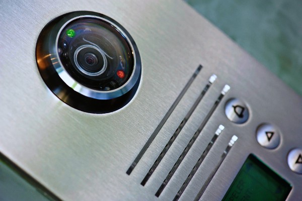 How to Choose an Apartment Intercom System: Building Security Guide